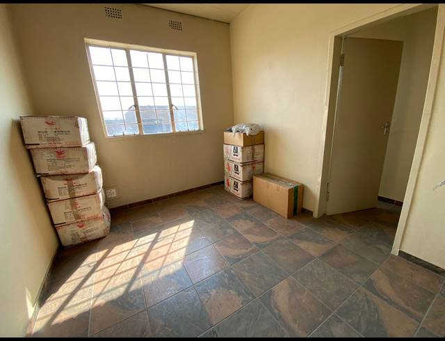 800M² WAREHOUSE FOR SALE IN DRIEHOEK